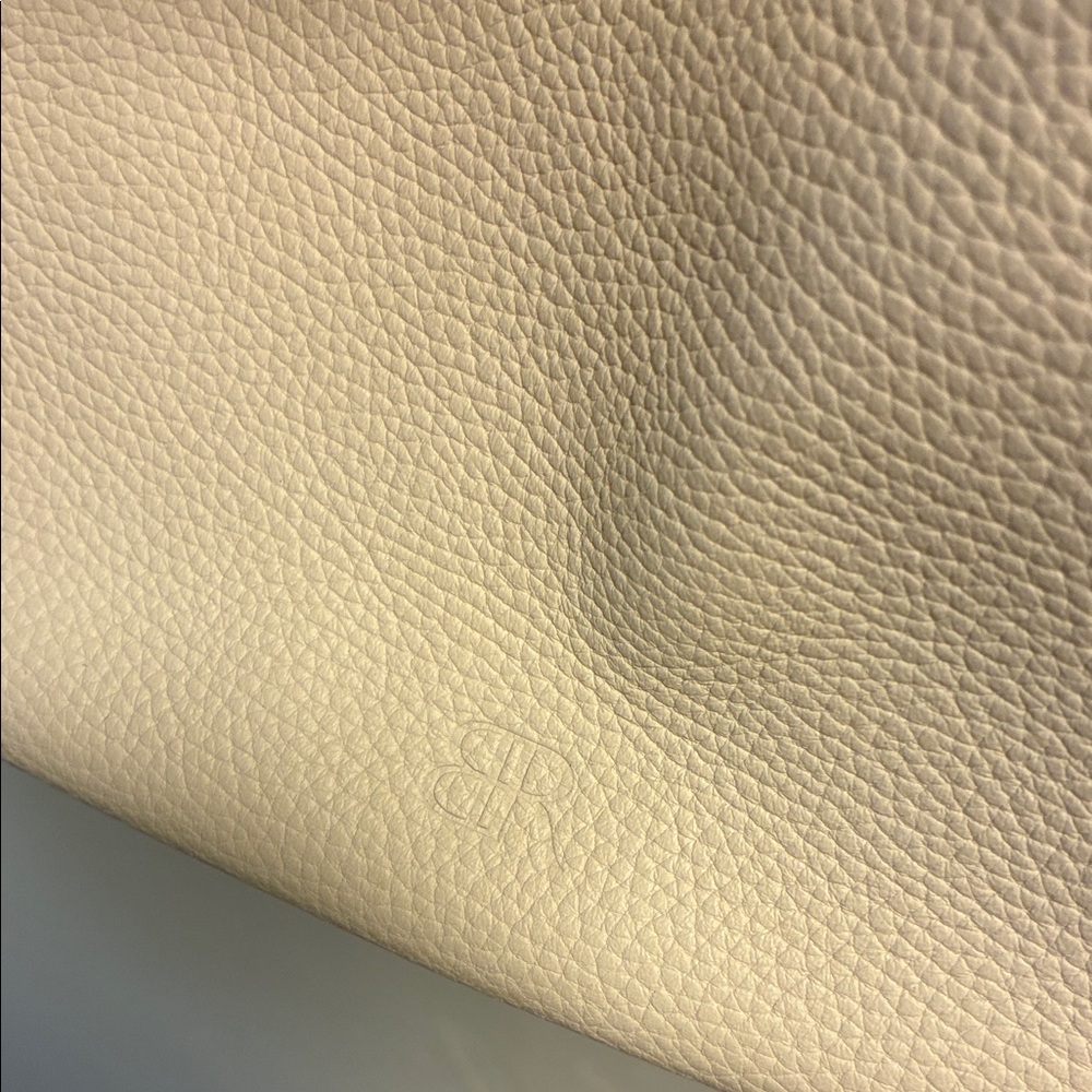 NWOT Banana Republic Cream Pebbled Hobo Shoulder Bag - Picture 3 of 8